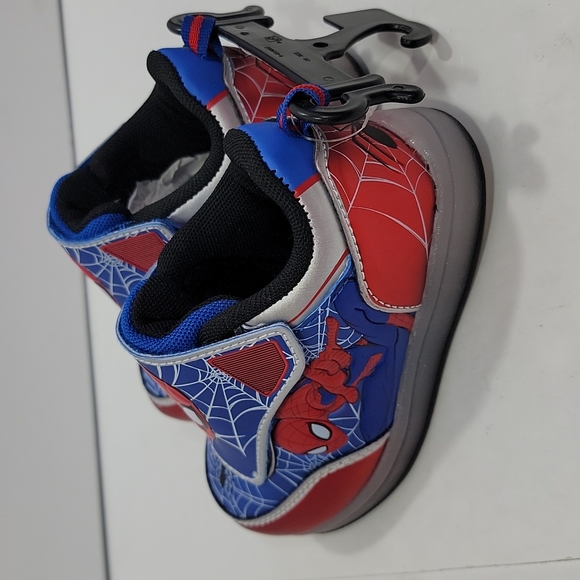 Boy's Spiderman Light-up Sneakers- size 7 - Picture 3 of 10